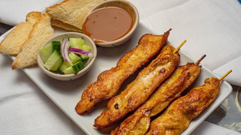 Bahn Thai & M | restaurant | 2226 Holiday Manor Center Suite 8, Louisville, KY 40222, USA | 5023652776 OR +1 502-365-2776