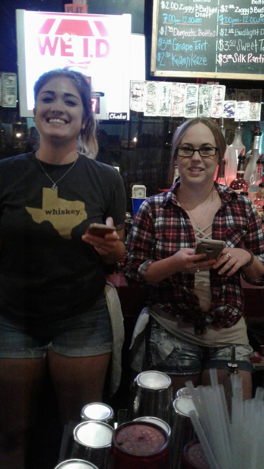 Playoffs | restaurant | 204 S Austin St, Seguin, TX 78155, USA | 8303720808 OR +1 830-372-0808