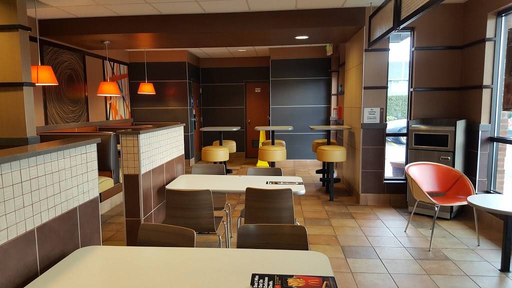 McDonalds | cafe | 4020 Colby Ave, Everett, WA 98201, USA | 4252599113 OR +1 425-259-9113