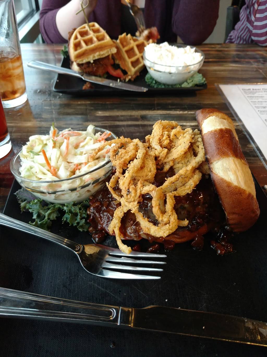 Lionstone Brewing Company | restaurant | 1225 S Oakwood Ave, Geneseo, IL 61254, USA | 3099445466 OR +1 309-944-5466