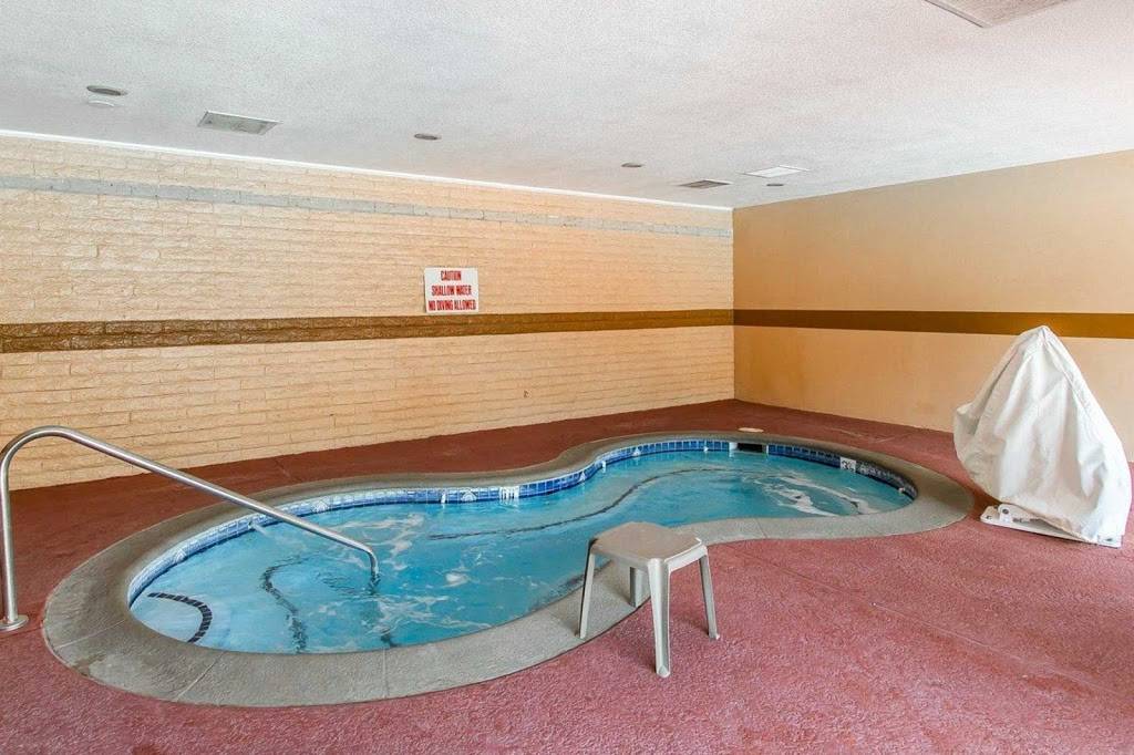 Econo Lodge Inn & Suites Mesa | restaurant | 951 W Main St, Mesa, AZ 85201, USA | 4808331231 OR +1 480-833-1231