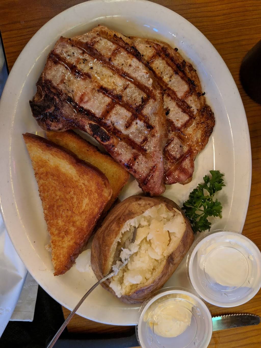 Igors Bistro | restaurant | 3055 38th St, Rock Island, IL 61201, USA | 3092837948 OR +1 309-283-7948