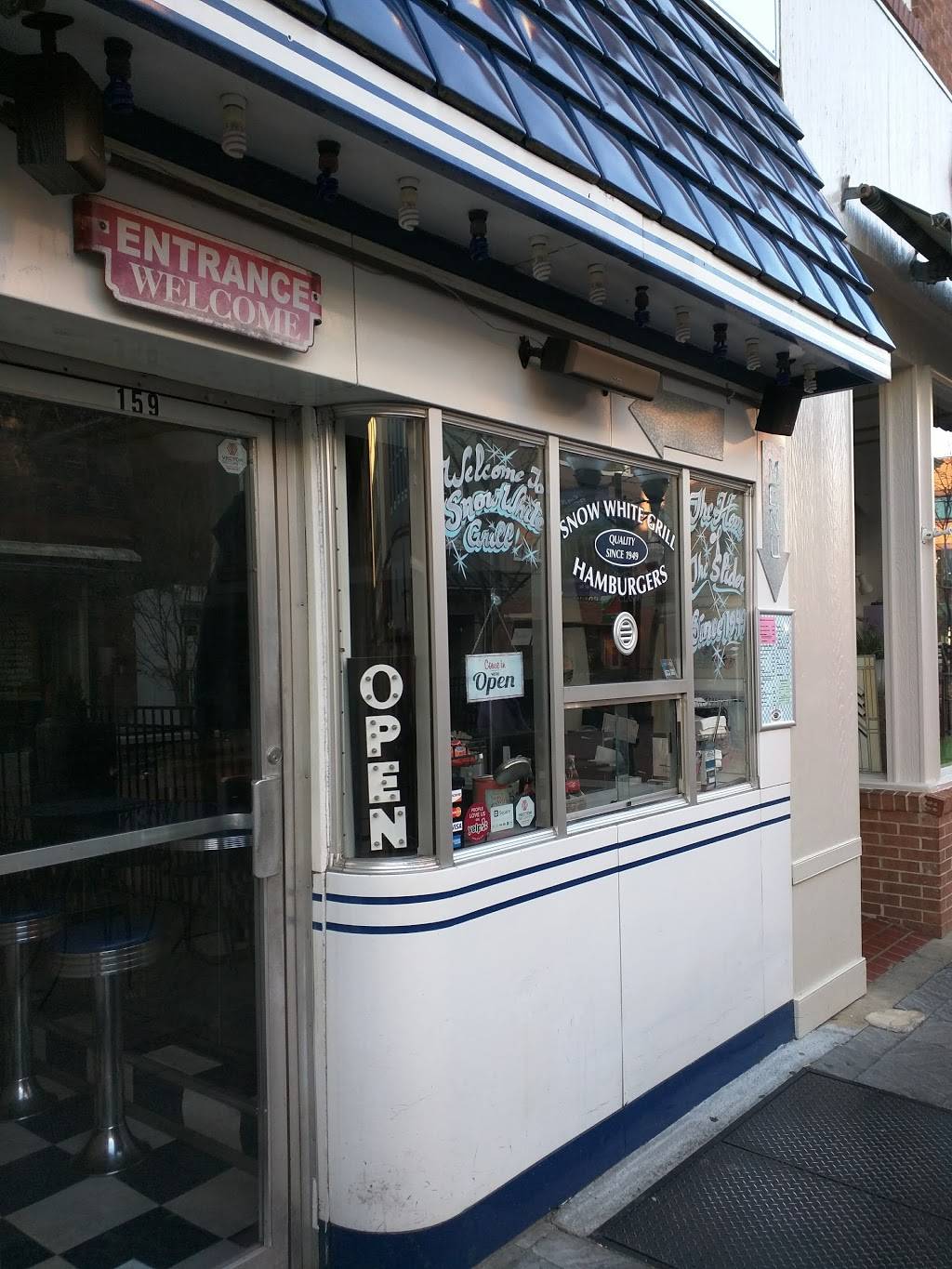 Old Town Snow White Grill, LLC | restaurant | 159 N Loudoun St, Winchester, VA 22601, USA | 5404315977 OR +1 540-431-5977