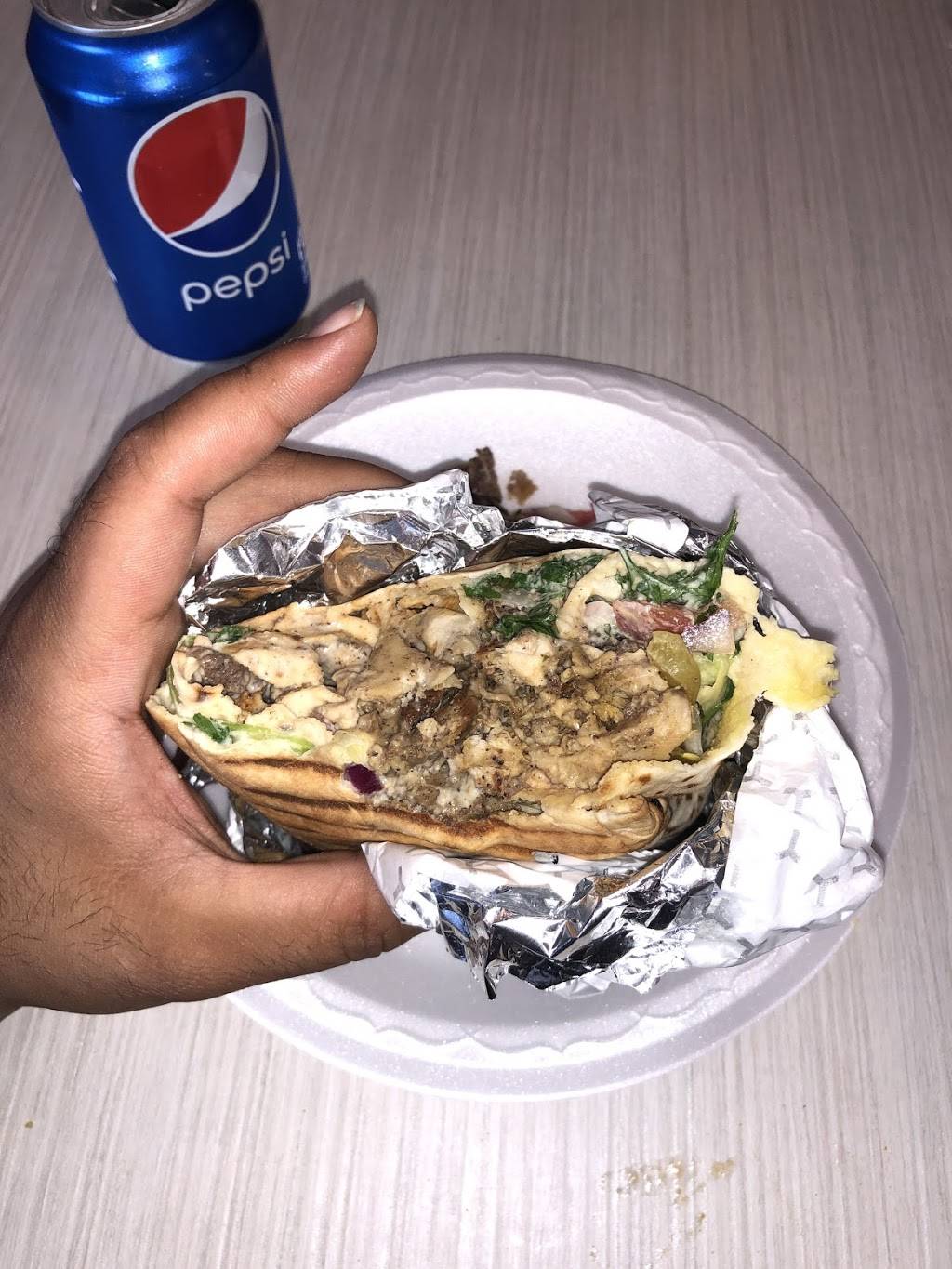 Pita And Grill | restaurant | 17310 Yonge St #15, Newmarket, ON L3Y 7R9, Canada | 9052357799 OR +1 905-235-7799