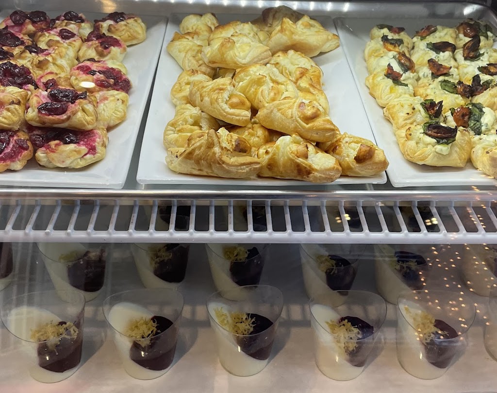 Gondola Bistro, Wine Bar, & Café | restaurant | N50W34959 Wisconsin Ave, Okauchee Lake, WI 53069, USA | 2624684546 OR +1 262-468-4546