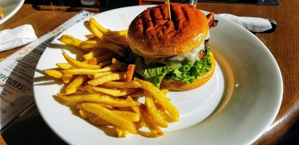 TGI Fridays | restaurant | 3060 NY-50, Saratoga Springs, NY 12866, USA | 5185814012 OR +1 518-581-4012