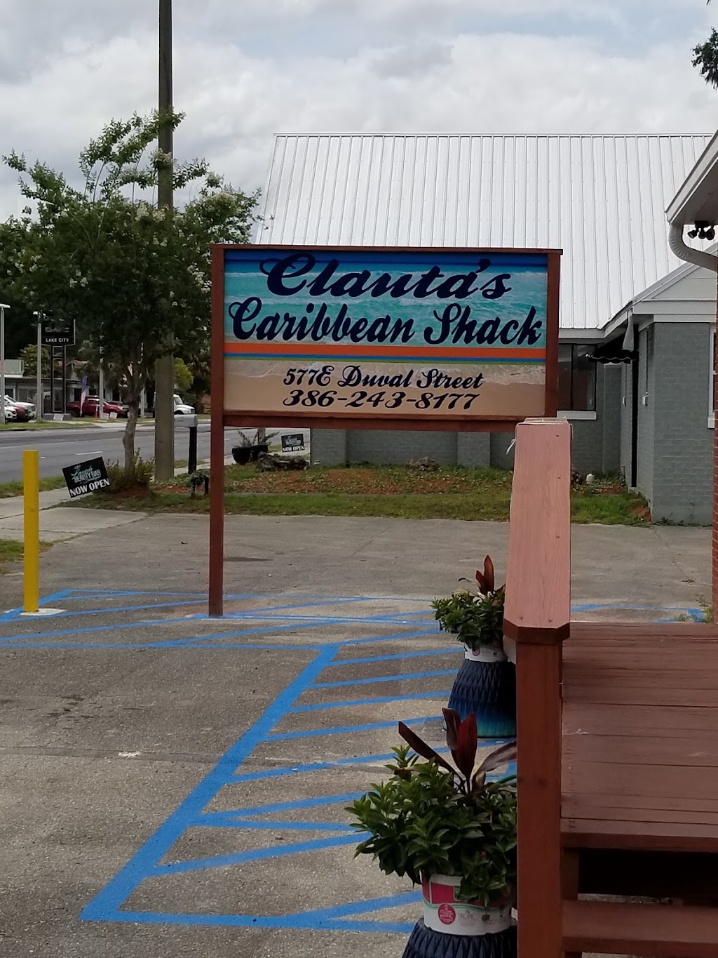 Clautas Caribbean shack | restaurant | 577 E Duval St, Lake City, FL 32055, USA | 3862438177 OR +1 386-243-8177