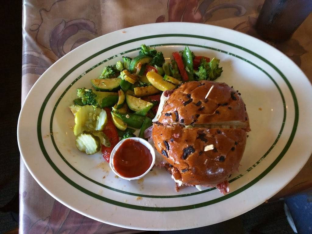 Zs Villa | restaurant | 42 Piquette Ave, Detroit, MI 48202, USA | 3138742680 OR +1 313-874-2680