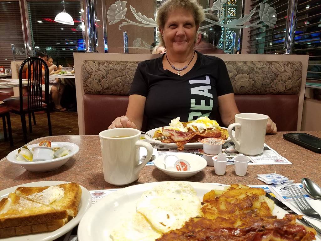 Holbrook Diner | restaurant | 980 Main St, Holbrook, NY 11741, USA | 6314717744 OR +1 631-471-7744