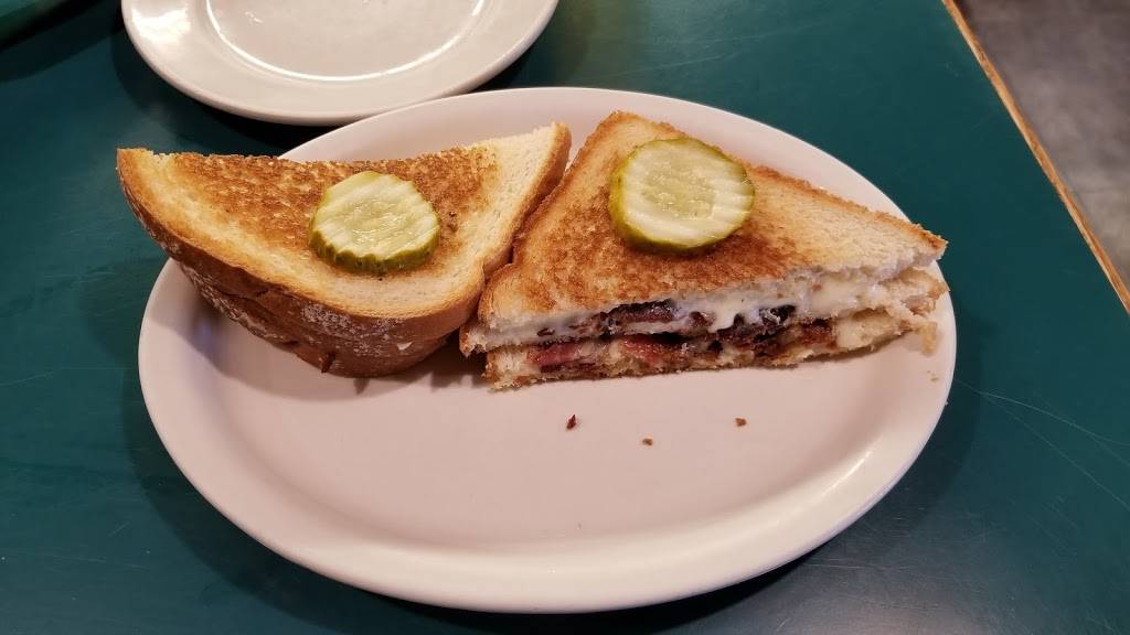 Miss Lyndonville Diner | restaurant | 686 Broad St, Lyndonville, VT 05851, USA | 8026269890 OR +1 802-626-9890