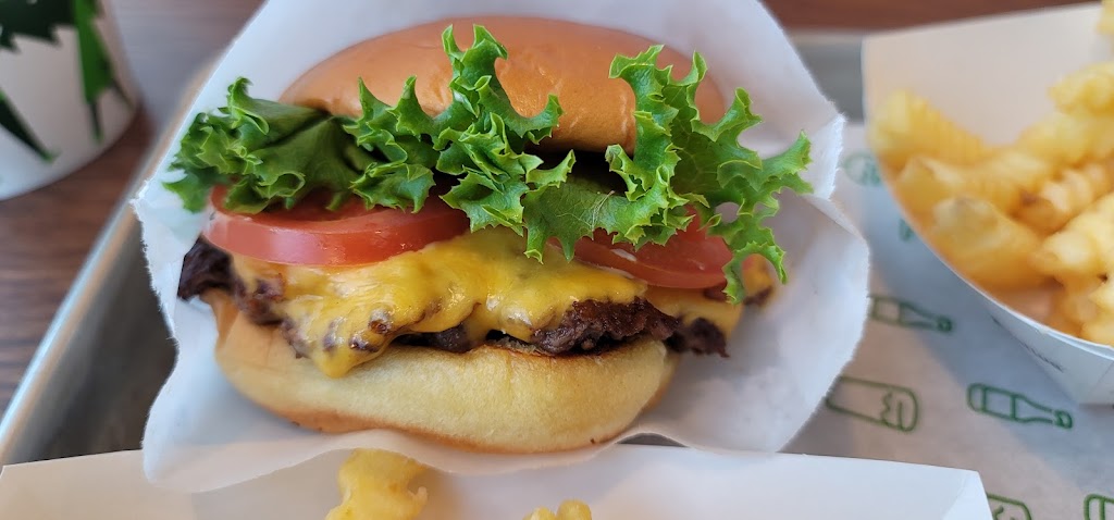 Shake Shack | restaurant | 12351 Elm Creek Blvd N, Maple Grove, MN 55369, USA | 7633198567 OR +1 763-319-8567