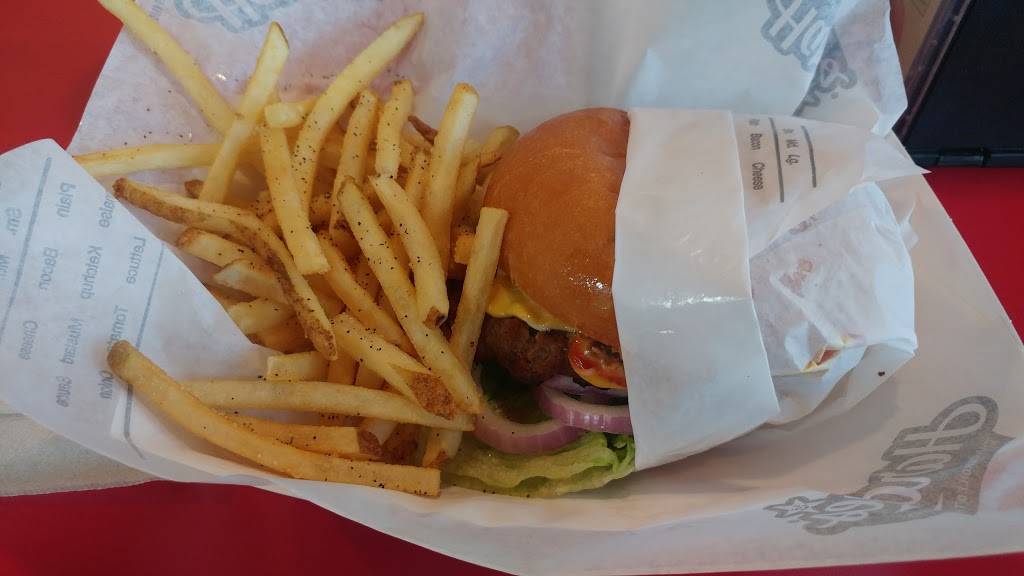 Hardees | restaurant | 20 Prosperity Ln, Stafford, VA 22556, USA | 5407206221 OR +1 540-720-6221