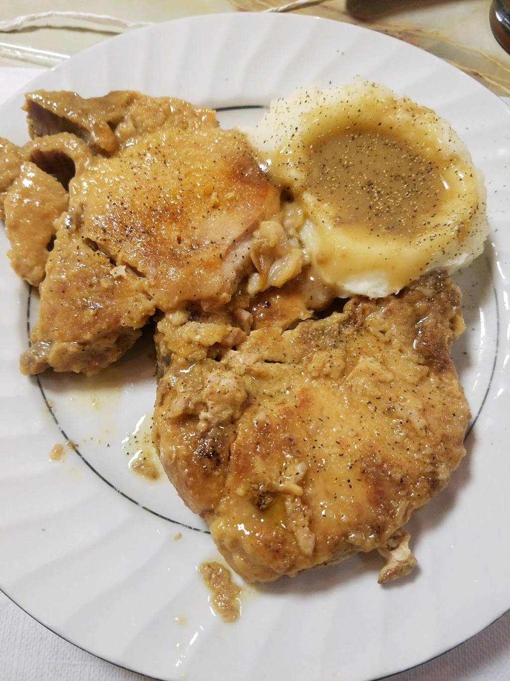 TJ’s Village Restaurant | restaurant | 117 N Walnut St, Gnadenhutten, OH 44629, USA | 7405614067 OR +1 740-561-4067