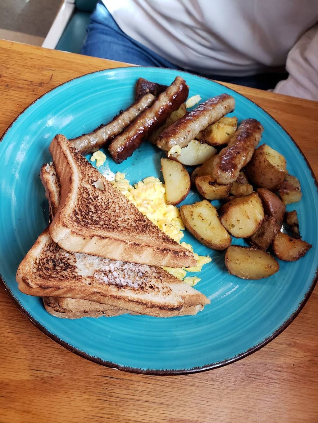 Dinkys Blue Belle Diner | cafe | 70 Clinton St, Shrewsbury, MA 01545, USA | 5088560844 OR +1 508-856-0844