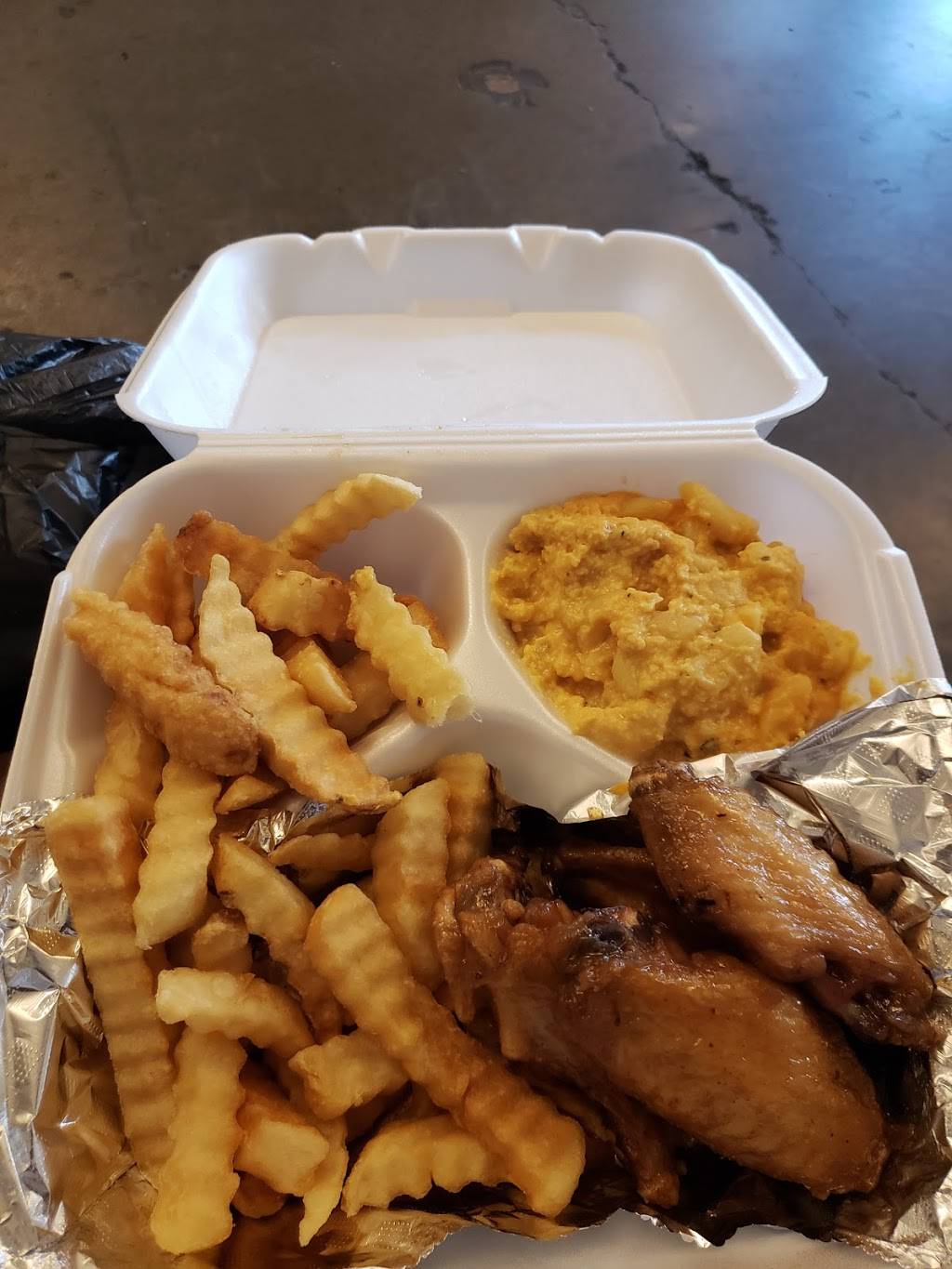 WINGZ UNIVERSE. [WORLD BEST CHICKEN WINGS] | restaurant | 214 W Boundary St, Savannah, GA 31401, USA | 9122325444 OR +1 912-232-5444