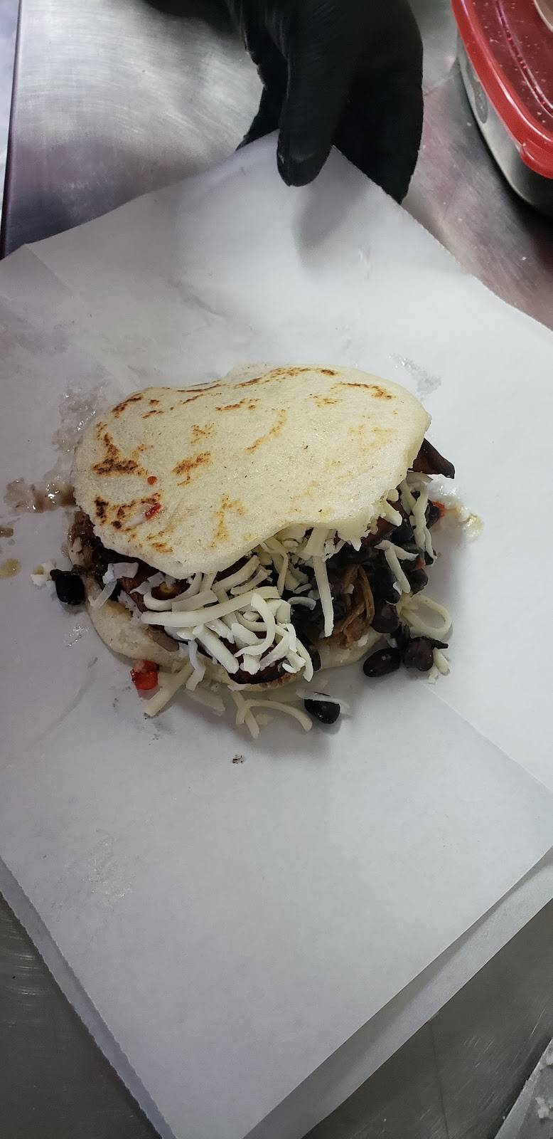 Arepas Donde Flor | restaurant | 11815 US-301, Riverview, FL 33578, USA | 8132172208 OR +1 813-217-2208