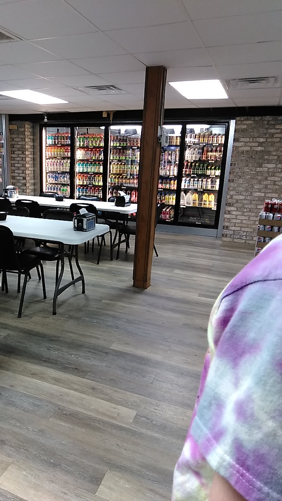 Hickory Tree Grocery | restaurant | 2303 Hickory Tree Rd, Bluff City, TN 37618, USA | 4235388224 OR +1 423-538-8224