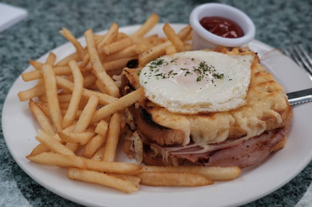 La Crêperie Chicago Restaurant | restaurant | 2845 N Clark St, Chicago, IL 60657, USA | 7735289050 OR +1 773-528-9050