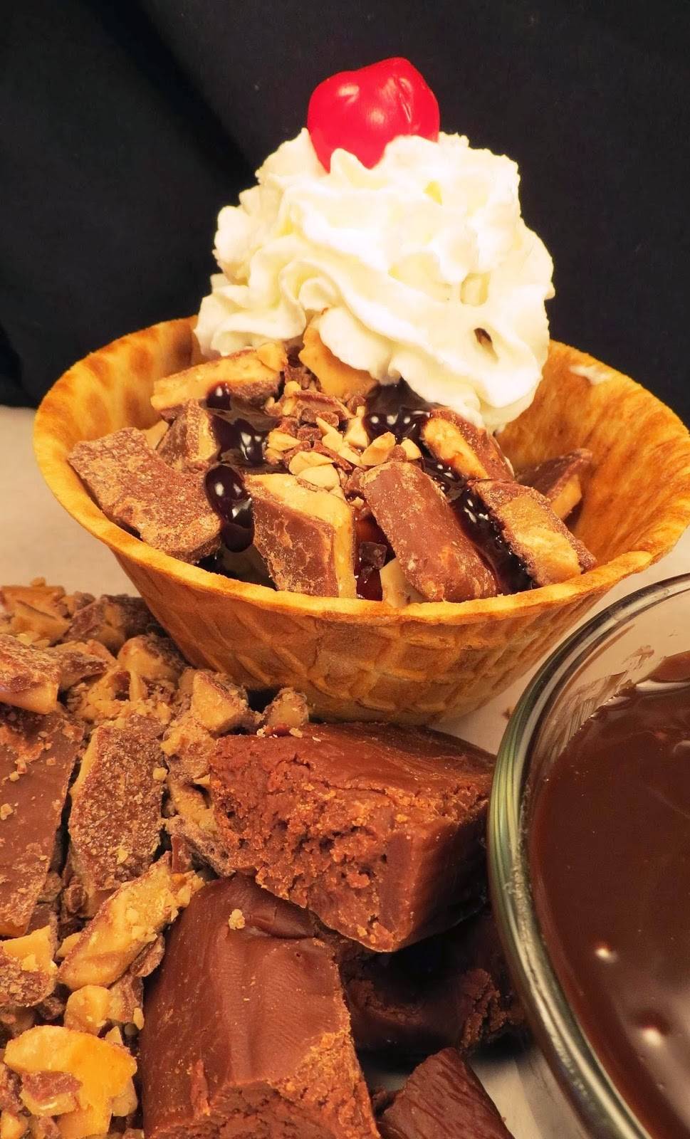 Royal Scoop Homemade Ice Cream | restaurant | 15 8th St, Bonita Springs, FL 34134, USA | 2399922000 OR +1 239-992-2000