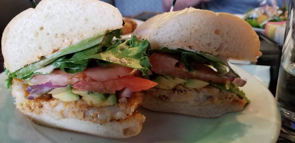 The Front Row Bar & Grill | restaurant | 7159 Northeast Imbrie Drive, Hillsboro, OR 97124, USA | 5034308342 OR +1 503-430-8342