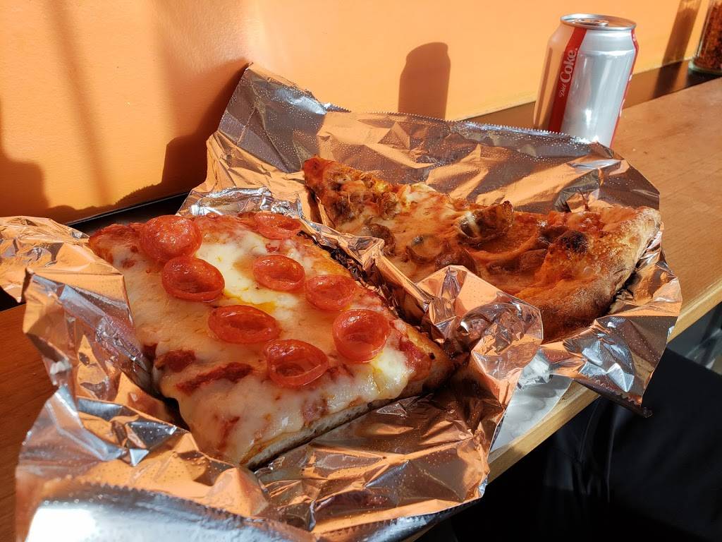 CS New York Pizza | restaurant | 1020 Rockville Pike, Rockville, MD 20852, USA | 3012983650 OR +1 301-298-3650