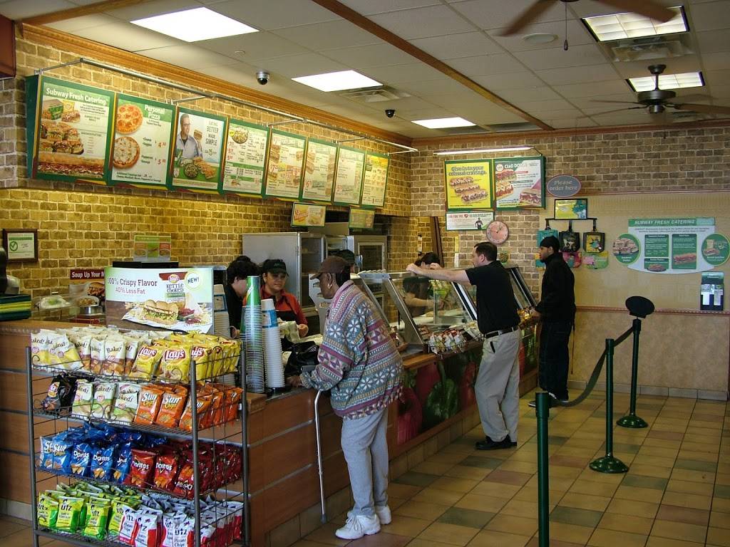 Subway | restaurant | 3388 Donnell Drive Unit #32, Penn Mar Shopping Center, Forestville, MD 20747, USA | 3019673300 OR +1 301-967-3300