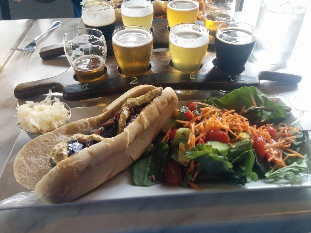 Microbrasserie La Centrale | restaurant | 2 Rue Richardson, Beauharnois, QC J6N 2T1, Canada | 4503950953 OR +1 450-395-0953