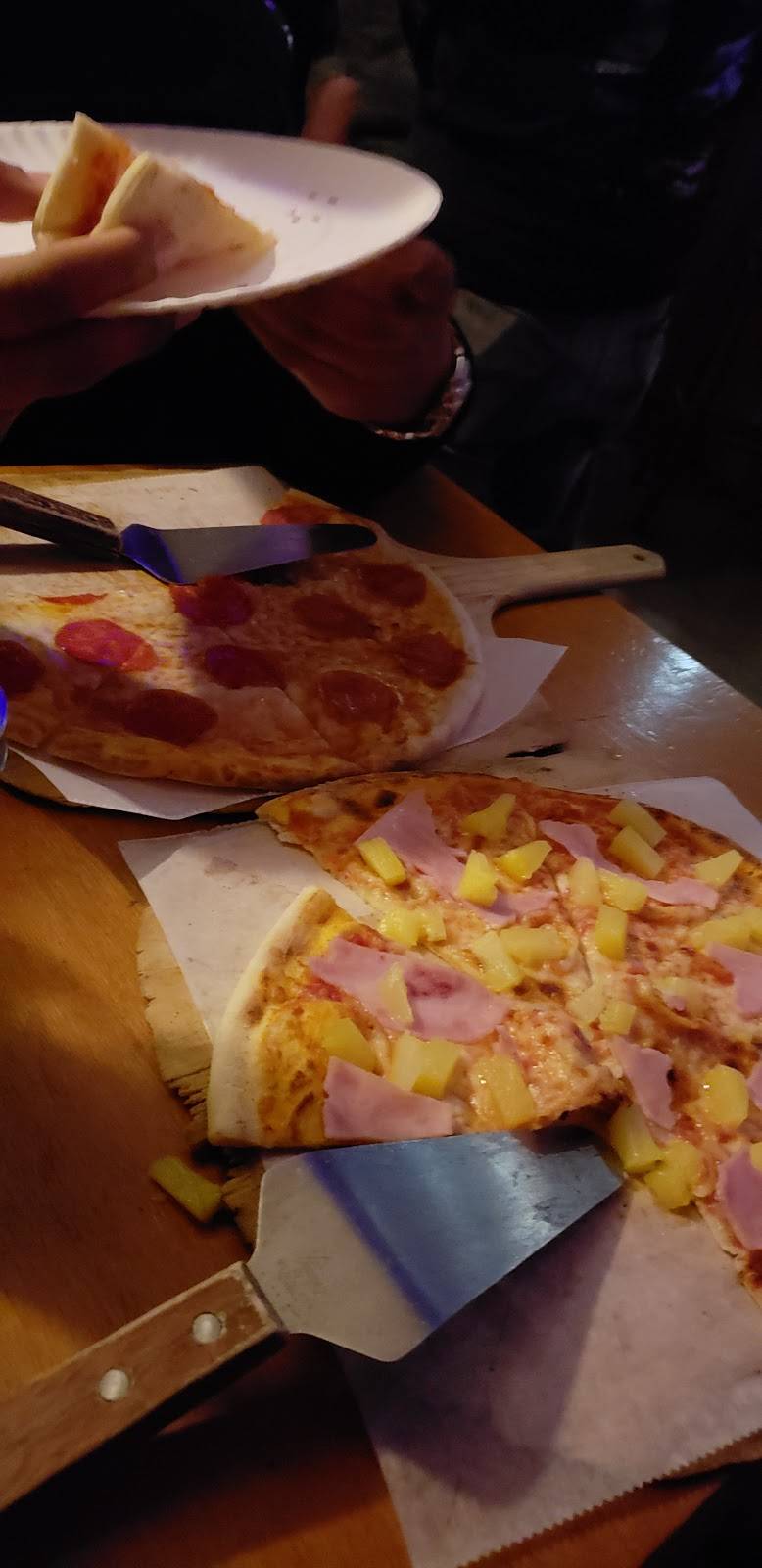 Kingsland Bar & Grill | restaurant | 3634, 269 Norman Ave, Brooklyn, NY 11222, USA | 7183831900 OR +1 718-383-1900