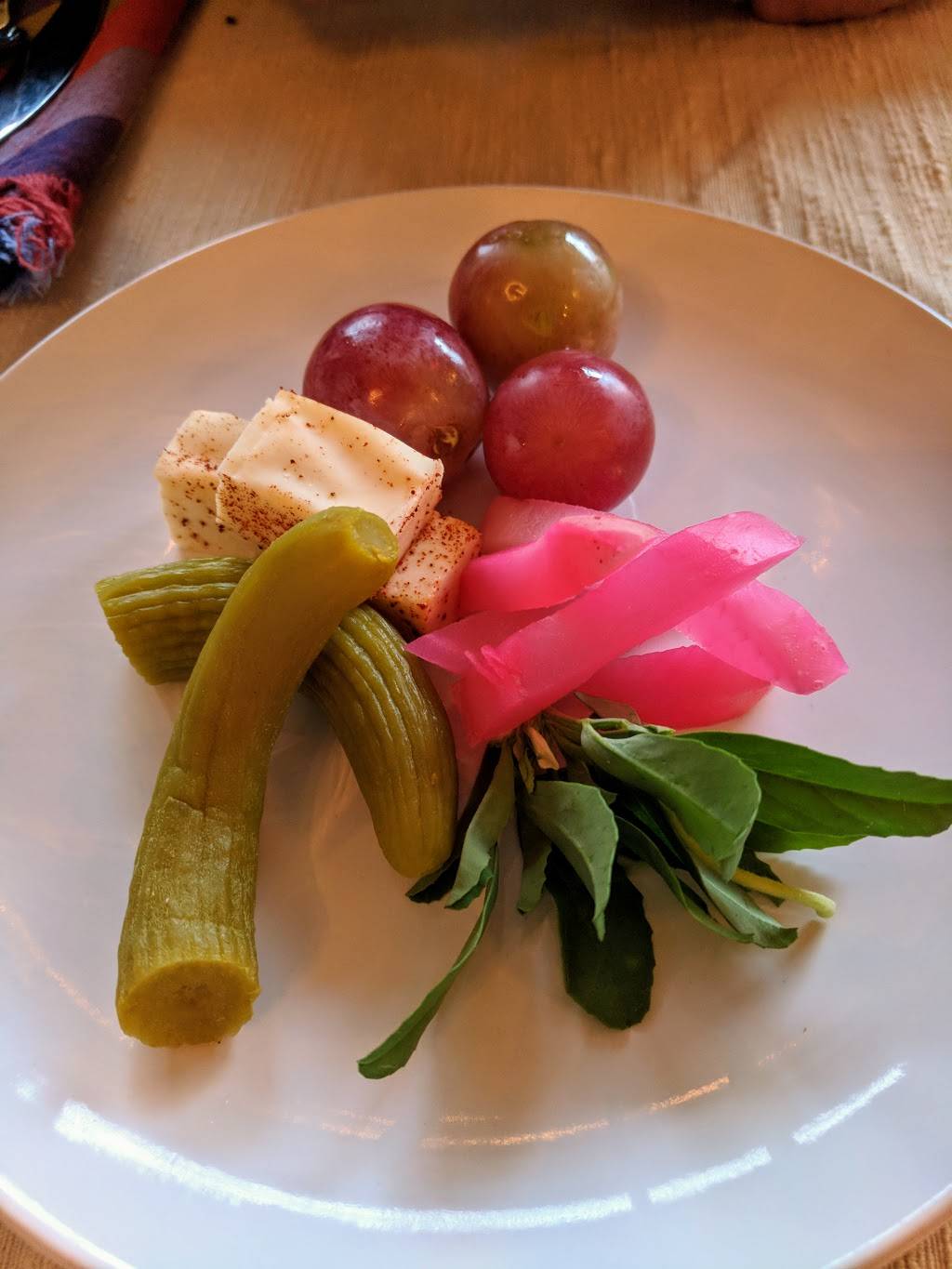 (revolver) | restaurant | 9737 Joseph Campau Ave, Hamtramck, MI 48212, USA | 3137573093 OR +1 313-757-3093