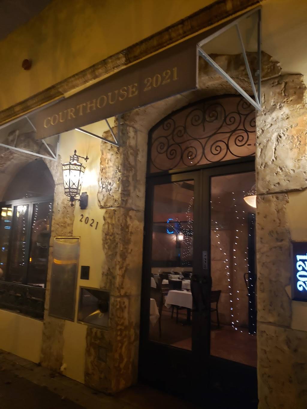 The Courthouse 2021 | restaurant | 2021 Broadway, Redwood City, CA 94063, USA | 6503677974 OR +1 650-367-7974