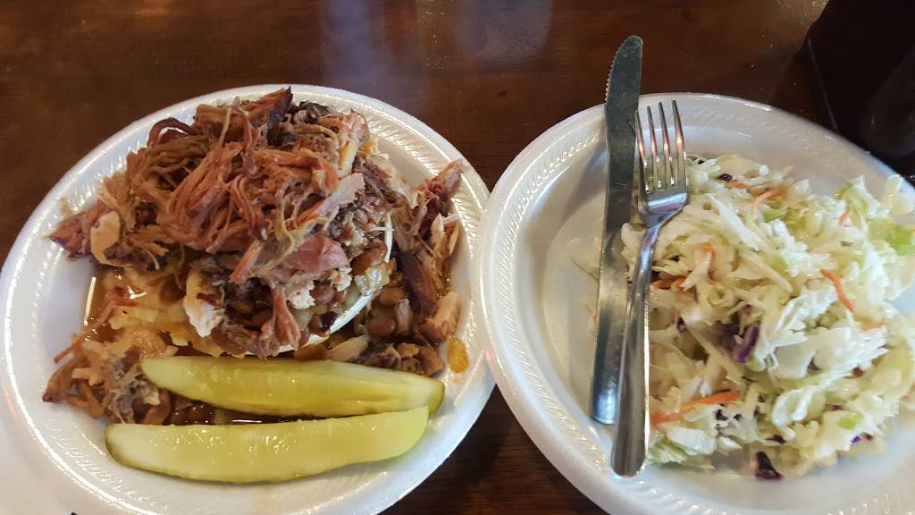 Lonnie Qs BBQ | restaurant | 3150 SE 21st St, Topeka, KS 66607, USA | 7852334227 OR +1 785-233-4227