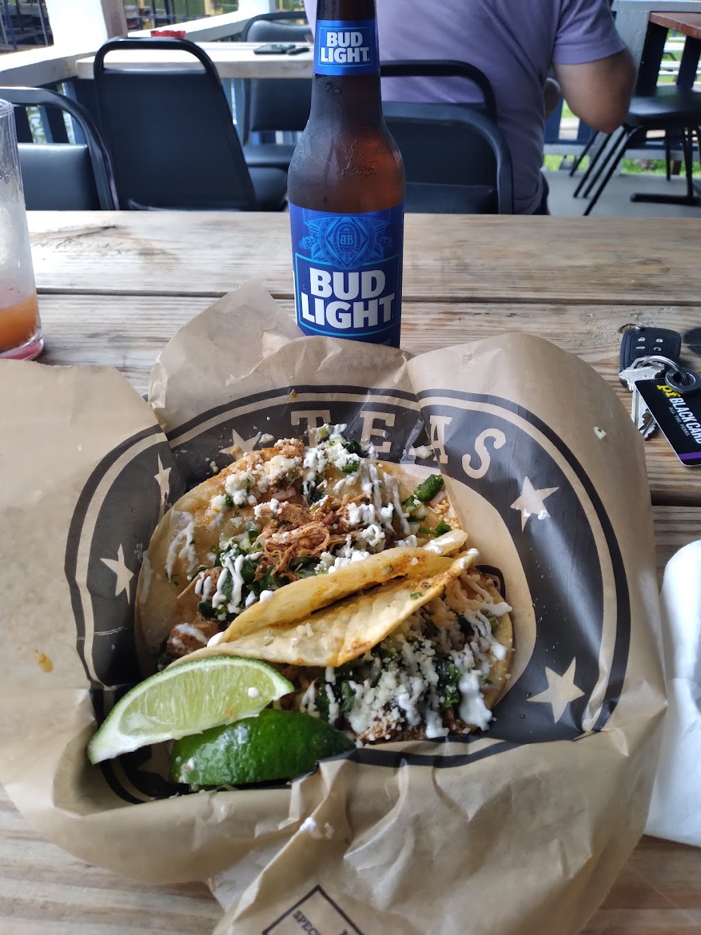 The Wild Rooster | restaurant | 6935 Liberty School Tap Rd, Azle, TX 76020, USA | 8177545601 OR +1 817-754-5601