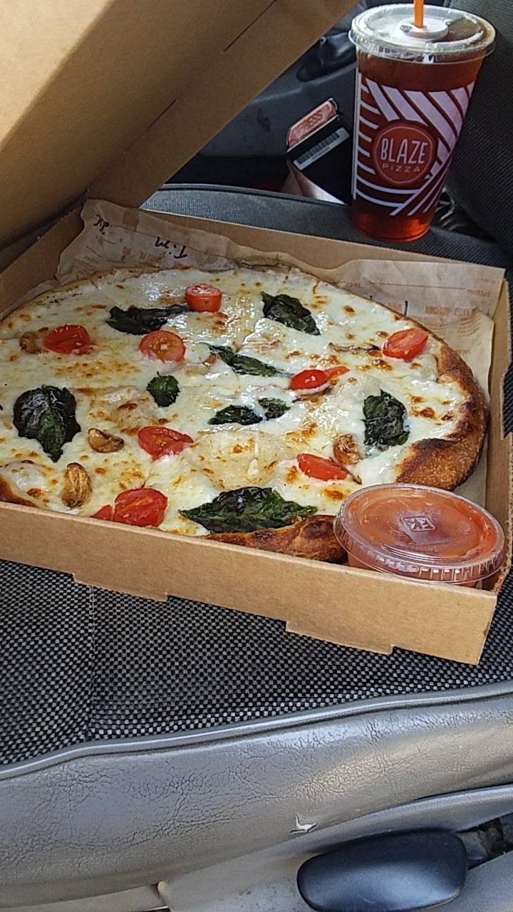Blaze Pizza | meal takeaway | 12305 SW 137th Ave Suite 306, Miami, FL 33186, USA | 3058479440 OR +1 305-847-9440
