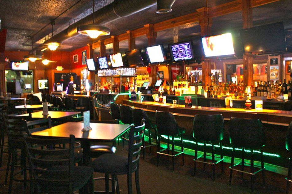 JB Bamboozles Pub & Grille | restaurant | 14323 Michigan Ave, Dearborn, MI 48126, USA | 3135810295 OR +1 313-581-0295