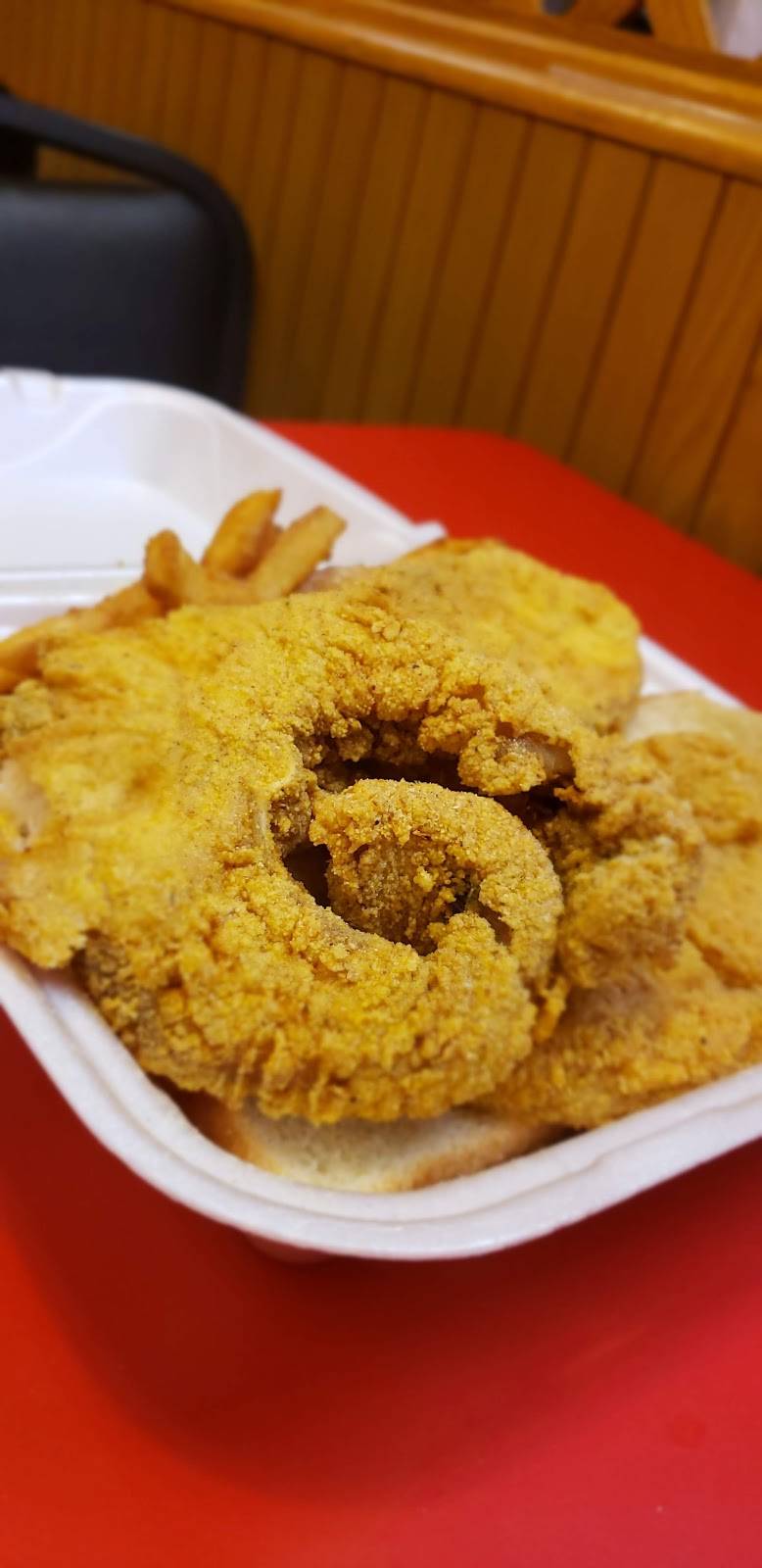 J J Fish & Chicken | restaurant | 1647 University Ave W, St Paul, MN 55104, USA | 6512513497 OR +1 651-251-3497