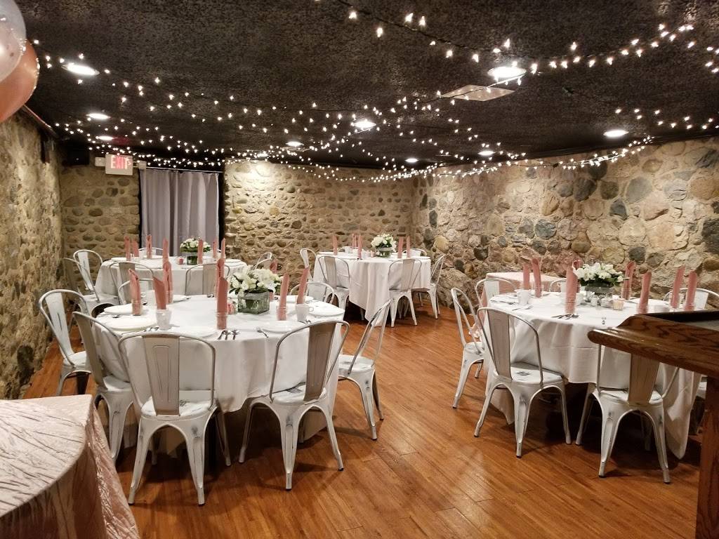 Genittis Hole-in-the-wall | restaurant | 108 E Main St, Northville, MI 48167, USA | 2483490522 OR +1 248-349-0522