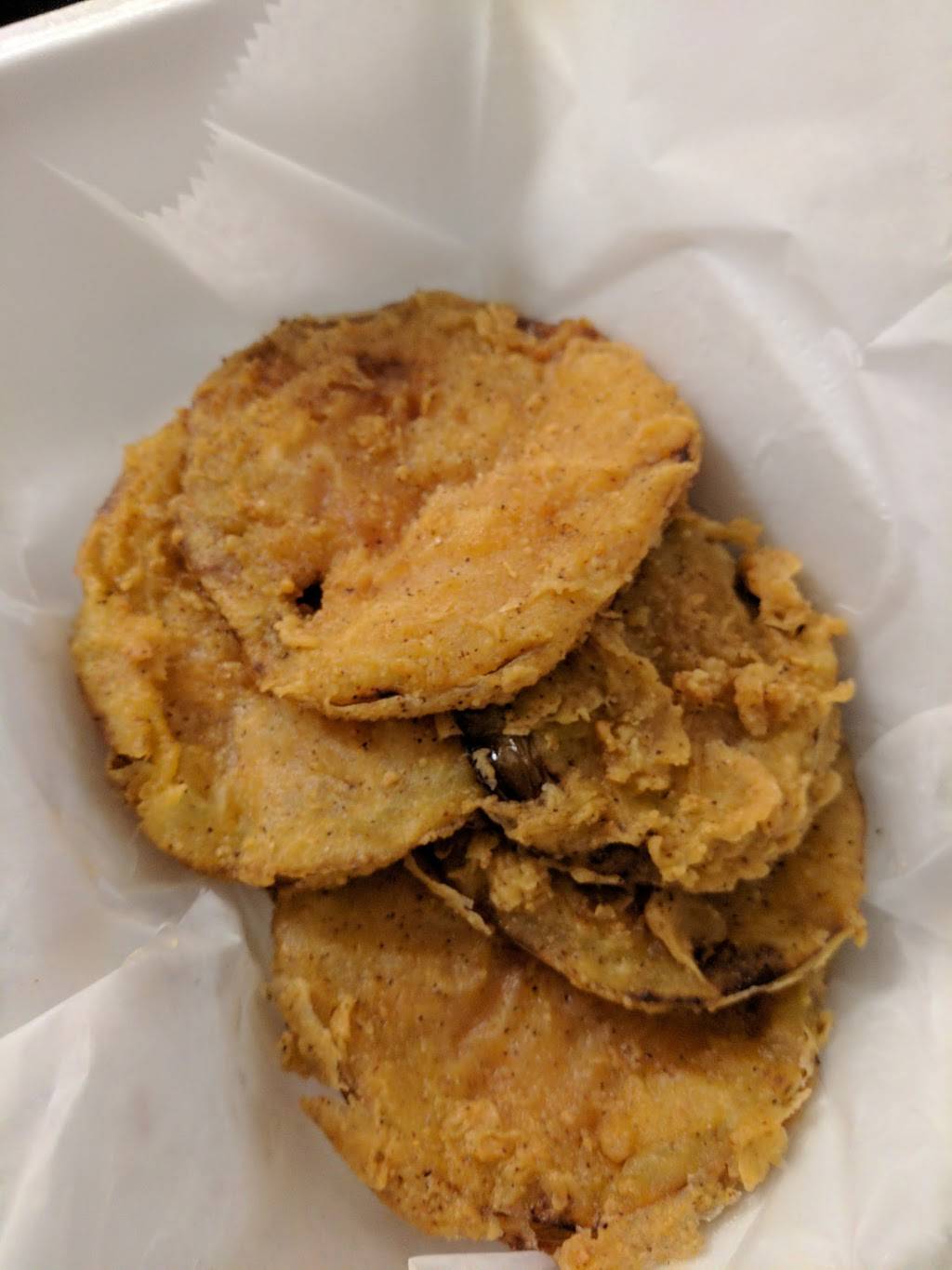 Champys Famous Fried Chicken | restaurant | 120 W E 2nd St, Muscle Shoals, AL 35661, USA | 2563899985 OR +1 256-389-9985