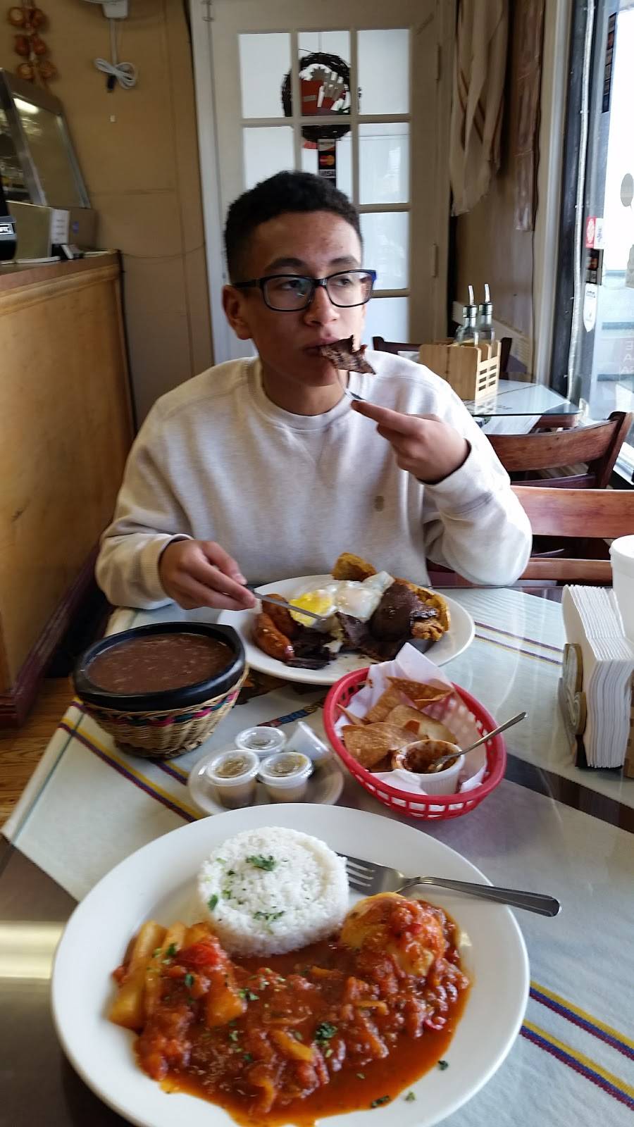 El Rancho Paisa | restaurant | 166 Getty Ave # 1, Paterson, NJ 07503, USA | 9738811753 OR +1 973-881-1753