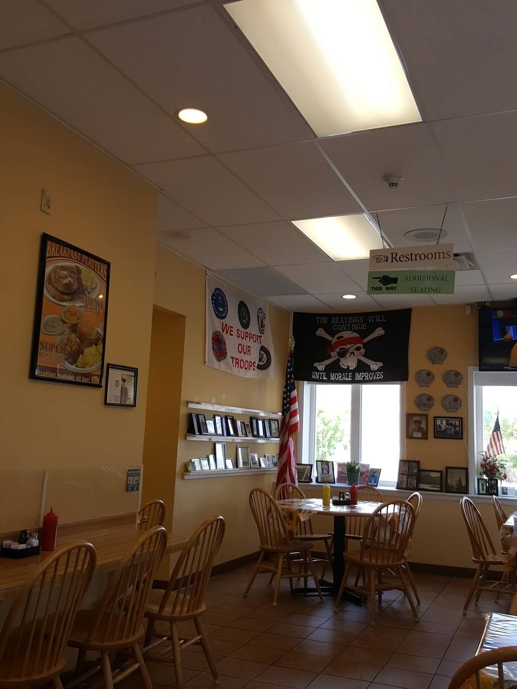 Tudors Biscuit World | restaurant | 810 W 2nd St, Xenia, OH 45385, USA | 9373723300 OR +1 937-372-3300