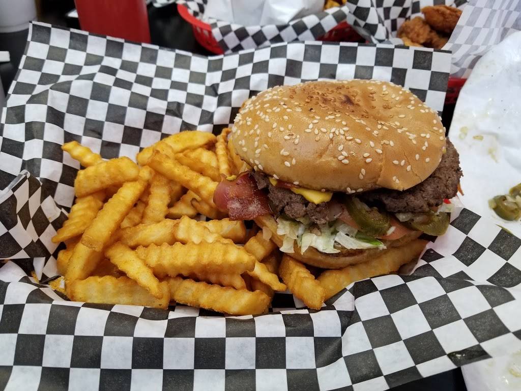 Weekend Dreams Burgers & Grill | restaurant | 4466 W Ashlan Ave, Fresno, CA 93722, USA | 5592749416 OR +1 559-274-9416