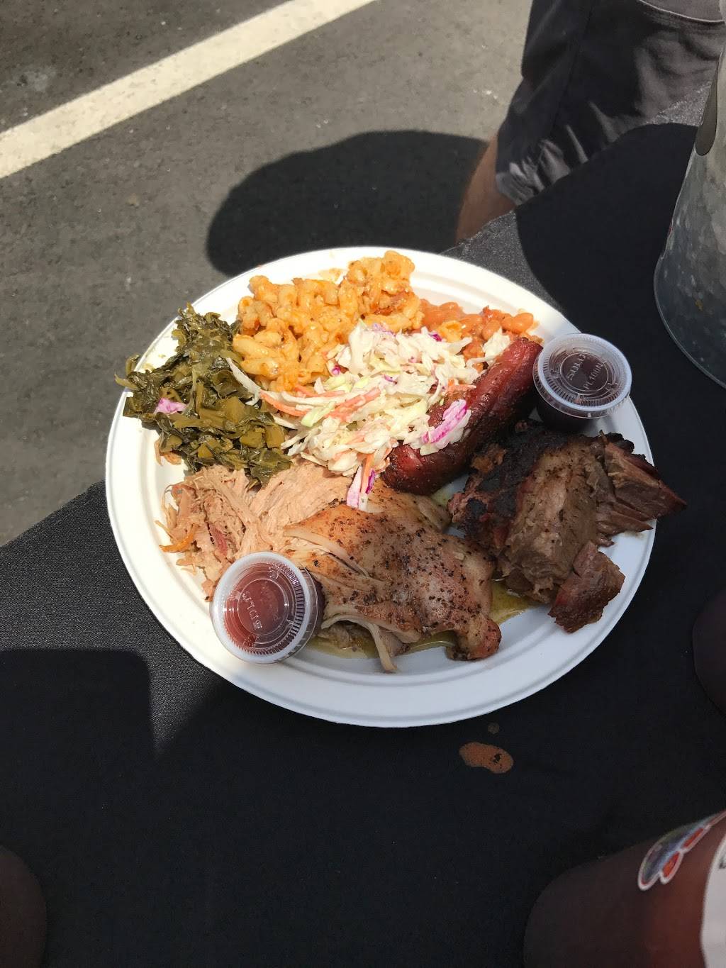 ResQ Grille & ResQ BBQ Catering | restaurant | 19623 Evergreen Mills Rd, Leesburg, VA 20175, USA | 7038013775 OR +1 703-801-3775