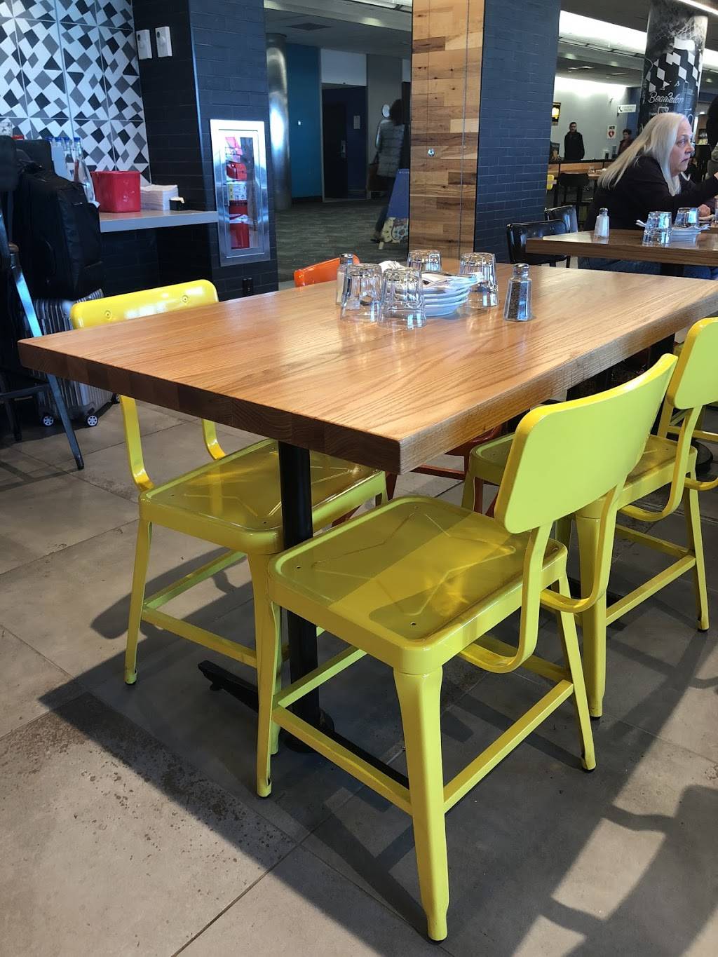 La Carnita | restaurant | Baltimore/Washington International Thurgood Marshall Airport (BWI), 7035 Elm Rd, Baltimore, MD 21240, USA | 4104876503 OR +1 410-487-6503