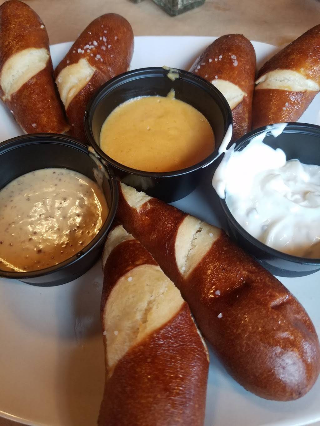 Miles on the Water | restaurant | 240 N River Rd, Mt Clemens, MI 48043, USA | 5862310134 OR +1 586-231-0134