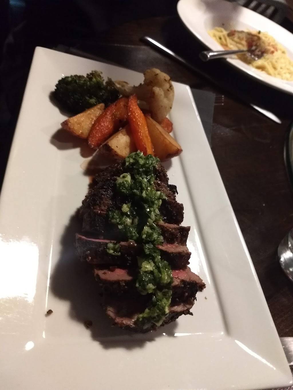 Gran Sasso Restaurant | restaurant | 98 Paris Rd, Brantford, ON N3R 1H9, Canada | 5197521500 OR +1 519-752-1500