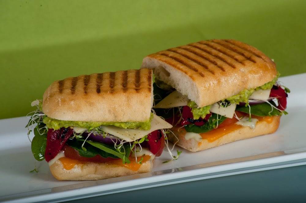 Murphys Deli | meal takeaway | 1250 W Mockingbird Ln #110, Dallas, TX 75247, USA | 2146383354 OR +1 214-638-3354