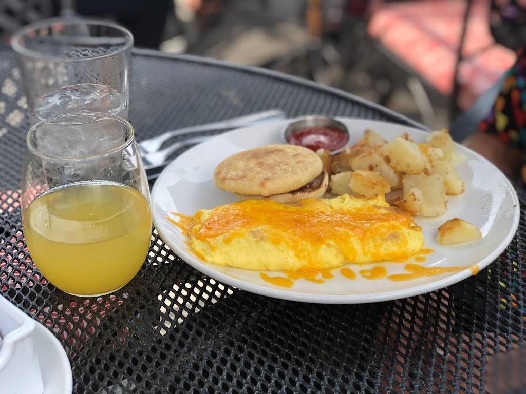 Mantra Bar & Grille | restaurant | 6913 Maple St, Omaha, NE 68104, USA | 4029331666 OR +1 402-933-1666