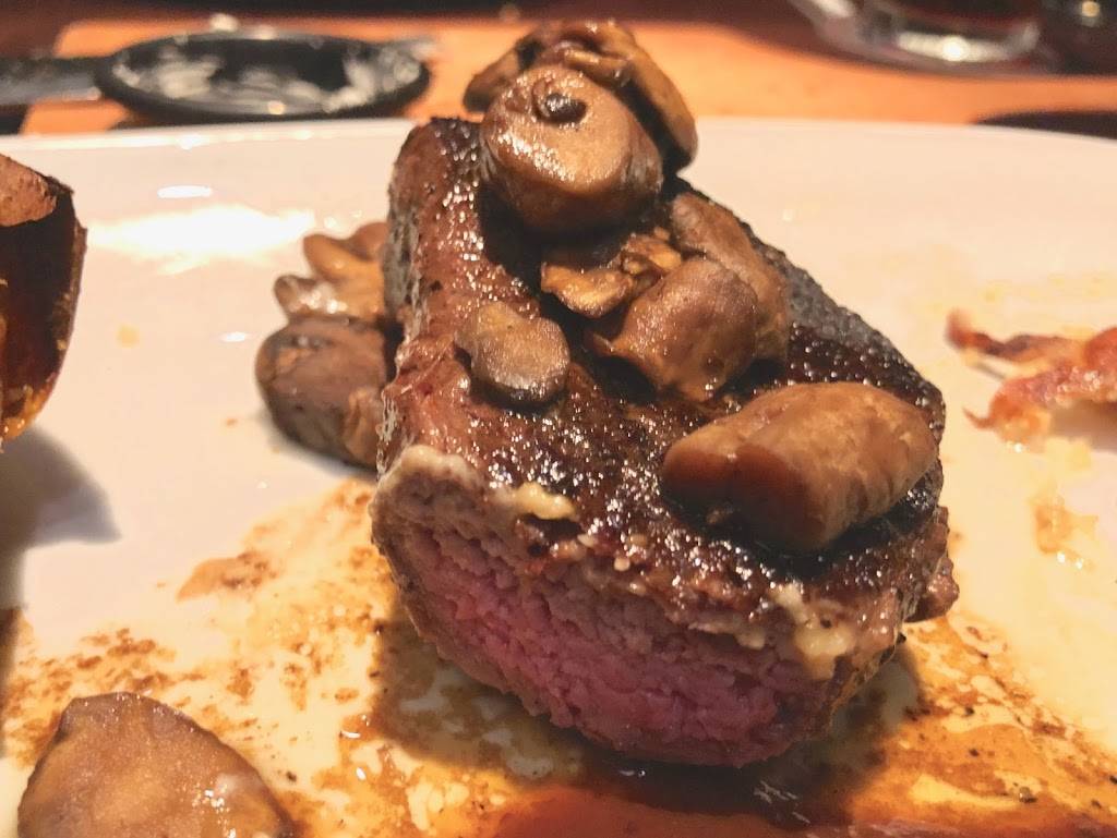 LongHorn Steakhouse | meal takeaway | Centennial Promenade, 9625 E County Line Rd, Centennial, CO 80112, USA | 3036499477 OR +1 303-649-9477