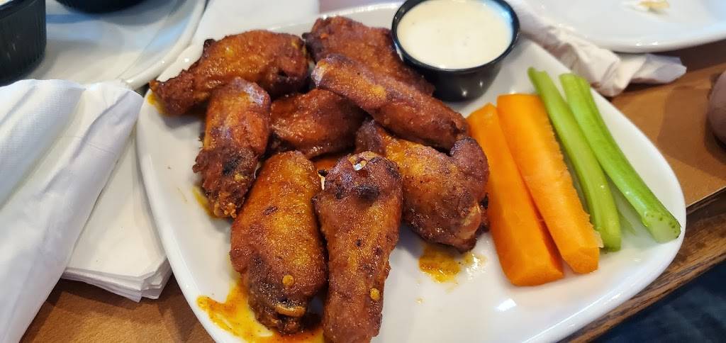 Boston Pizza | restaurant | 780 St Clair St, Chatham-Kent, ON N7L 0E8, Canada | 5193511000 OR +1 519-351-1000
