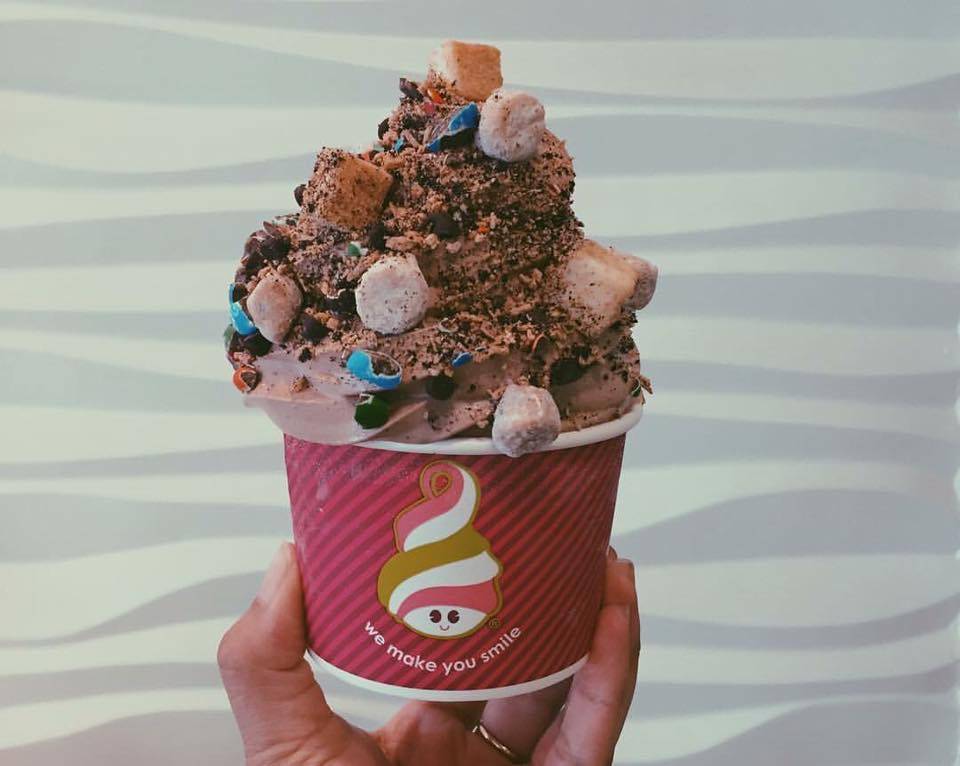 Menchies Frozen Yogurt | bakery | 10922 W National Ave, West Allis, WI 53227, USA | 4148827773 OR +1 414-882-7773