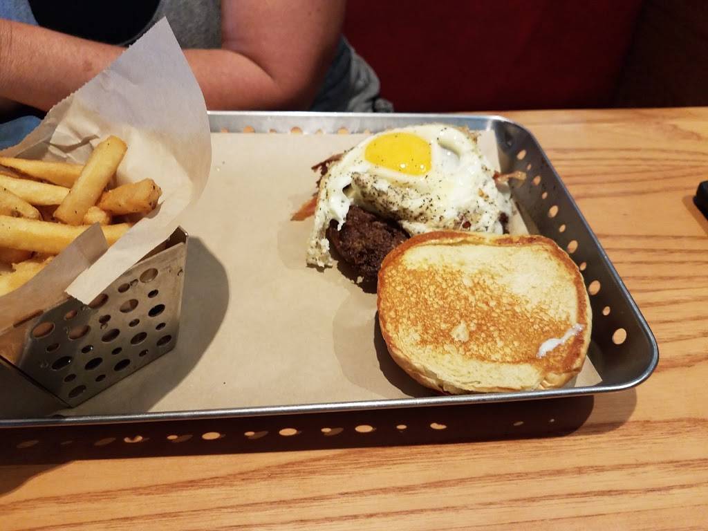 Chilis | meal takeaway | 901 West End Pointe Dr, Yukon, OK 73099, USA | 4053503796 OR +1 405-350-3796